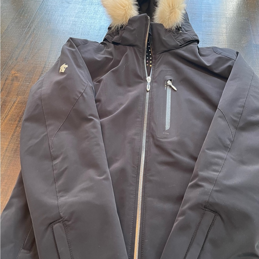 Descente women ski jacket dark bleu with detachable fur collar